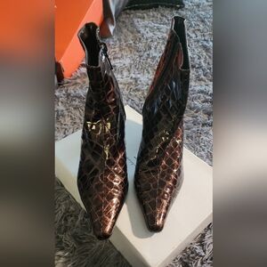 Elegant Brown Crocodile-Patterned Ankle Boots